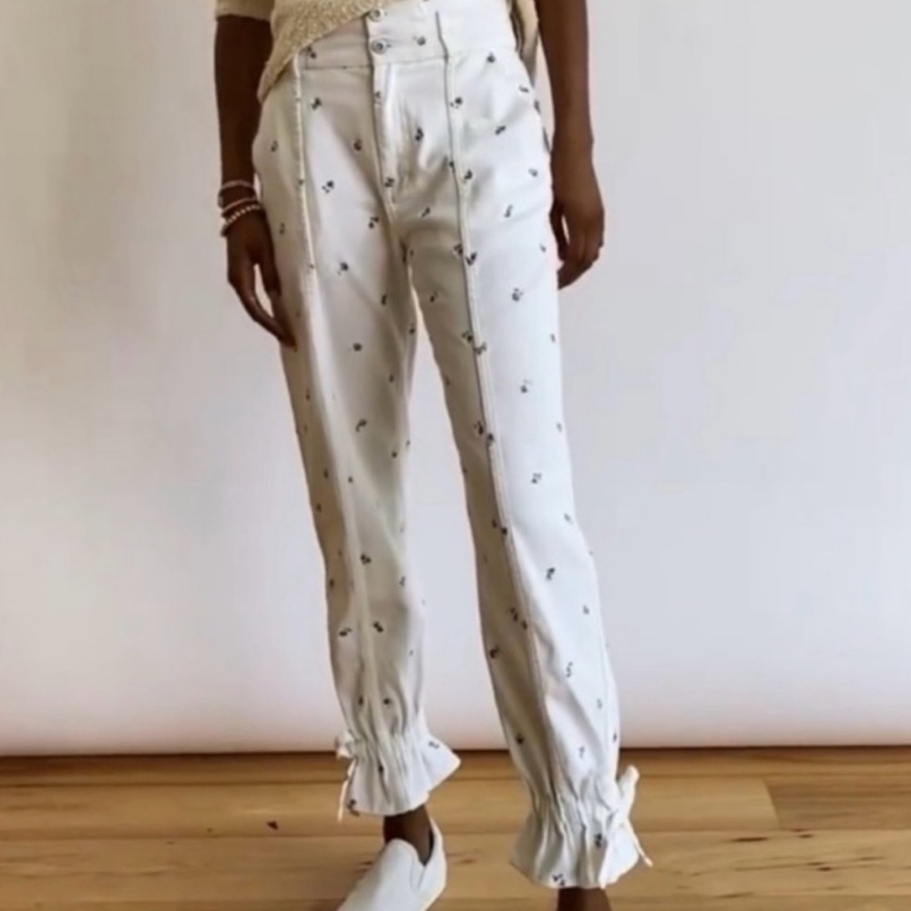Something Navy Size 4 White Embroidered Jeans